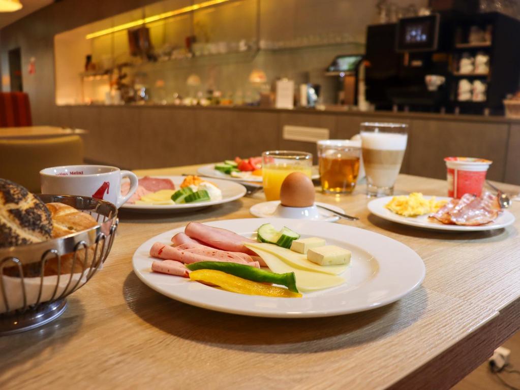 Simm's Hotel - cityhotel next to Metro U3 - Resim 15