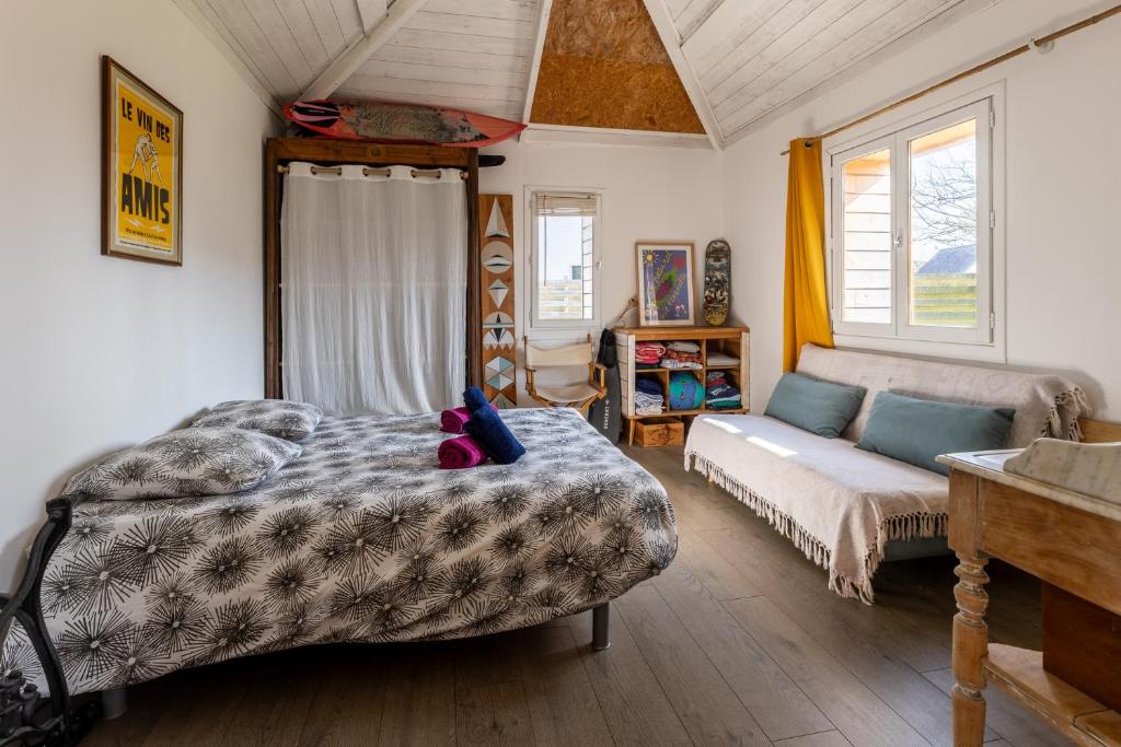 Postel nebo postele na pokoji v ubytování Step-free fisherman's house in Penmarch