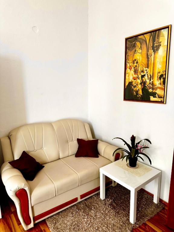 Posedenie v ubytovaní Two-bedrooms apartment with balcony and sea view,near Old town