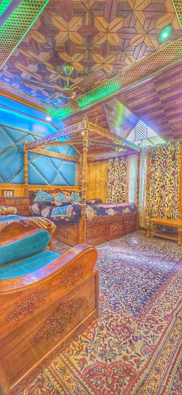 Fotografie z fotogalerie ubytování Luxury Shreen Houseboat v destinaci Šrínagar