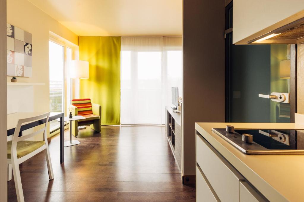 Kuchyň nebo kuchyňský kout v ubytování harry's home Hart bei Graz hotel & apartments