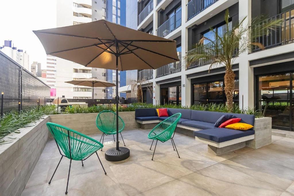 Posezení v ubytování Vibe Curitiba by Housi, próximo à Ligga Arena e Praça do Japão