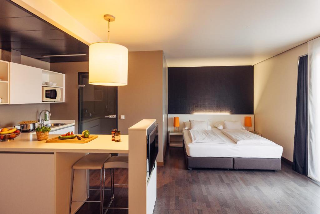 Postel nebo postele na pokoji v ubytování harry's home Hart bei Graz hotel & apartments