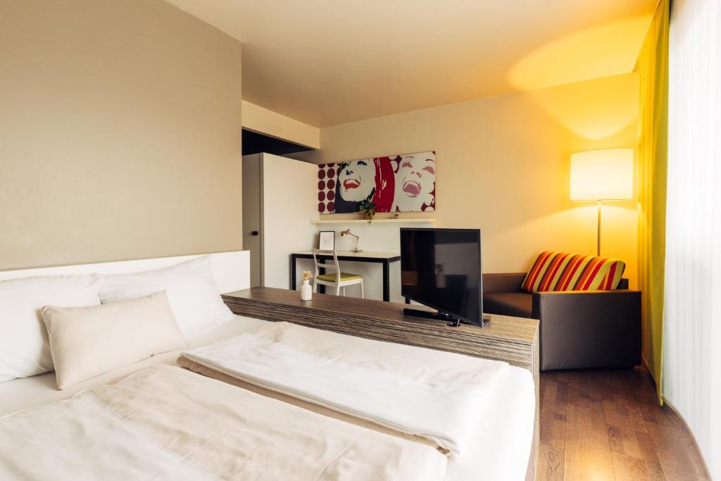Postel nebo postele na pokoji v ubytování harry's home Hart bei Graz hotel & apartments