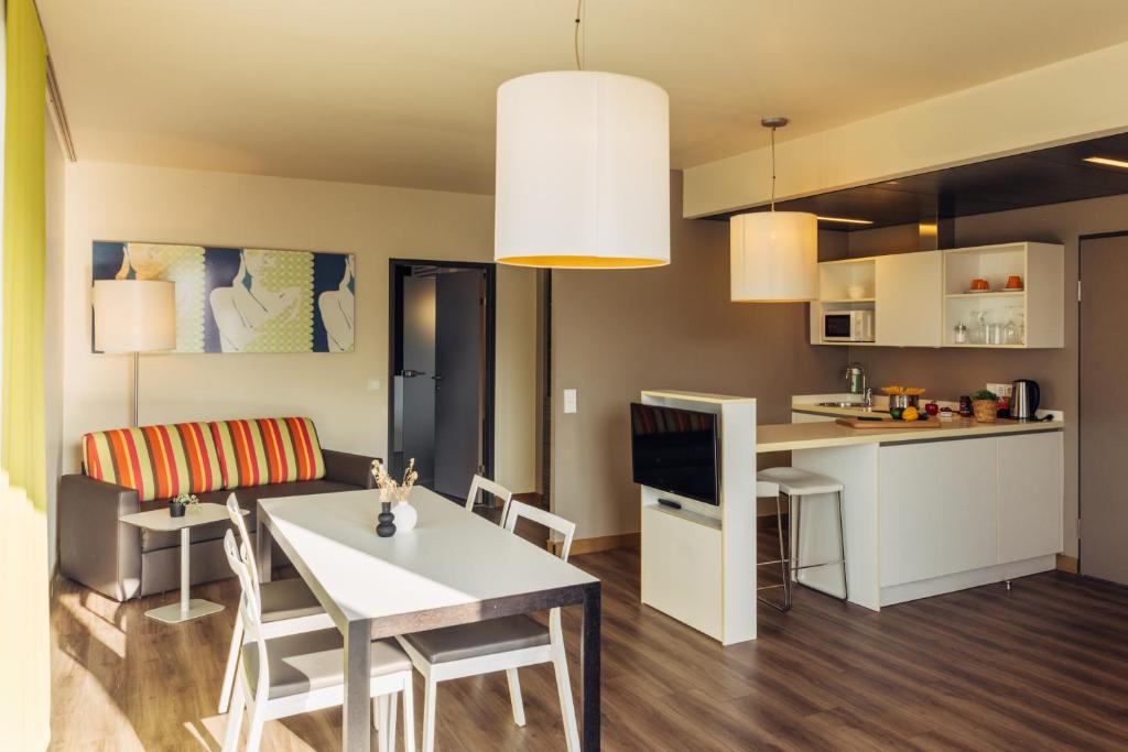 Kuchyň nebo kuchyňský kout v ubytování harry's home Hart bei Graz hotel & apartments