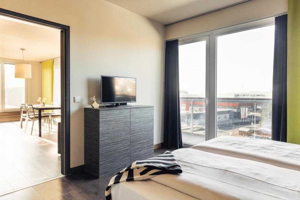 TV a/nebo společenská místnost v ubytování harry's home Hart bei Graz hotel & apartments