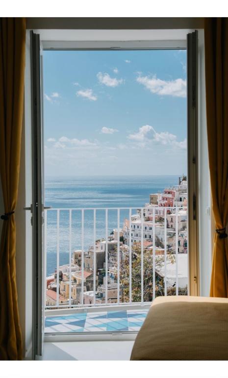 A general sea view or a sea view taken from Az apartmant