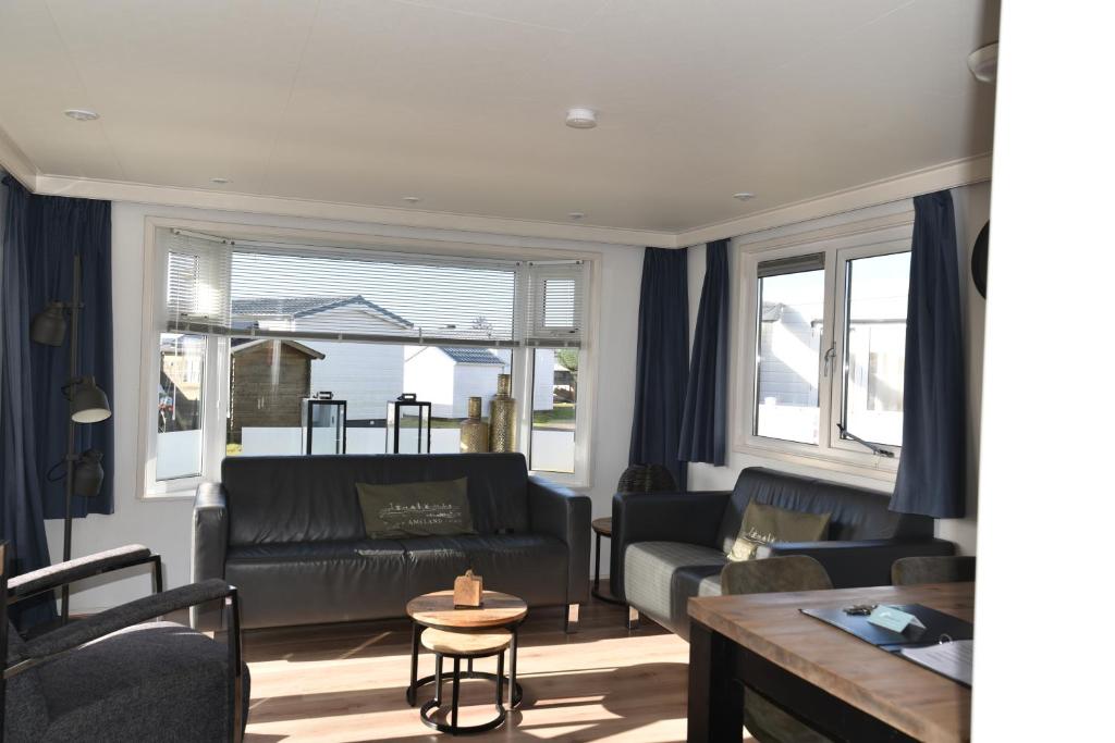 Posezení v ubytování Chalet Zeester J38 Ameland
