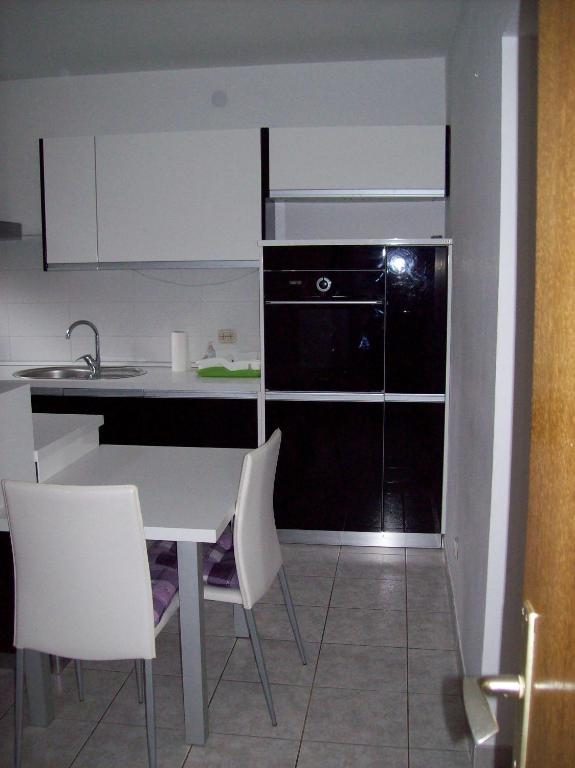 Kuchyň nebo kuchyňský kout v ubytování Apartment Monfiorenzo 11