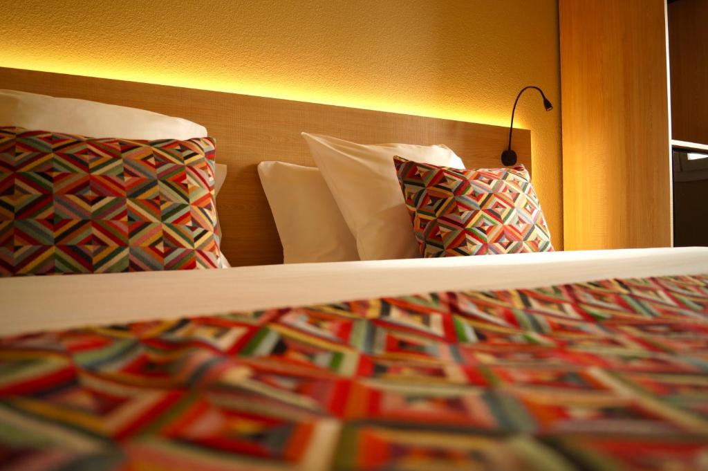 Postel nebo postele na pokoji v ubytování Hotel-Restaurant Stand'Inn