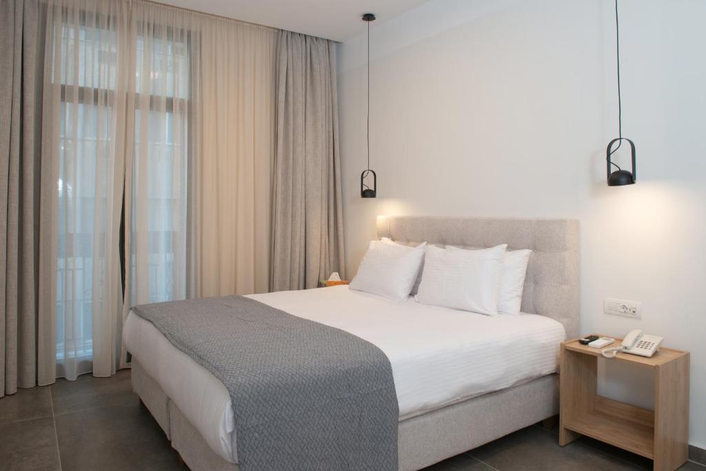Postel nebo postele na pokoji v ubytování Evia Hotel