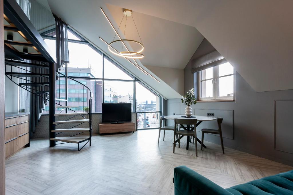 Posezení v ubytování City Frame Apartment