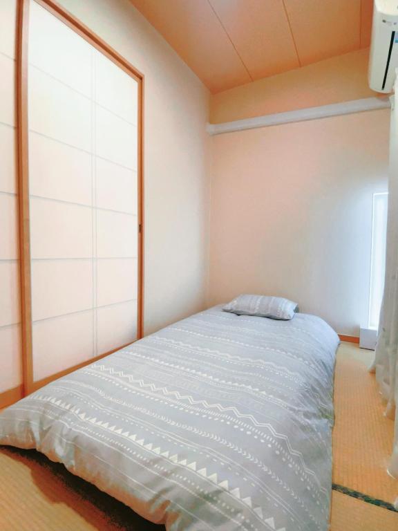 Postel nebo postele na pokoji v ubytování home story in Tokyo Okubo 東京屋語 in 新大久保 新宿
