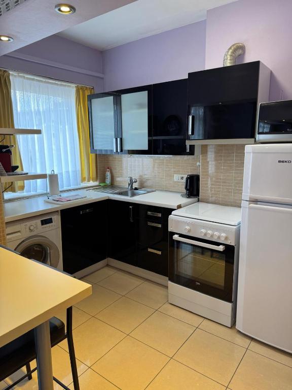 Kuchyň nebo kuchyňský kout v ubytování Aparthotel Résidence Bara Midi
