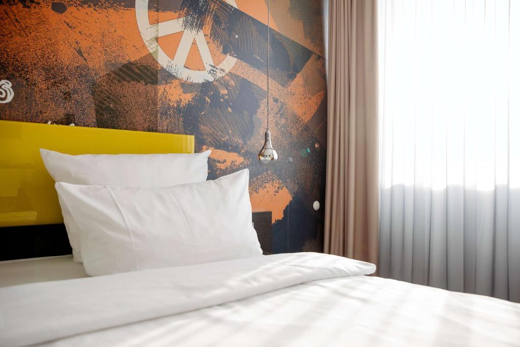 Postel nebo postele na pokoji v ubytování Hotel Berlin, Berlin, a member of Radisson Individuals