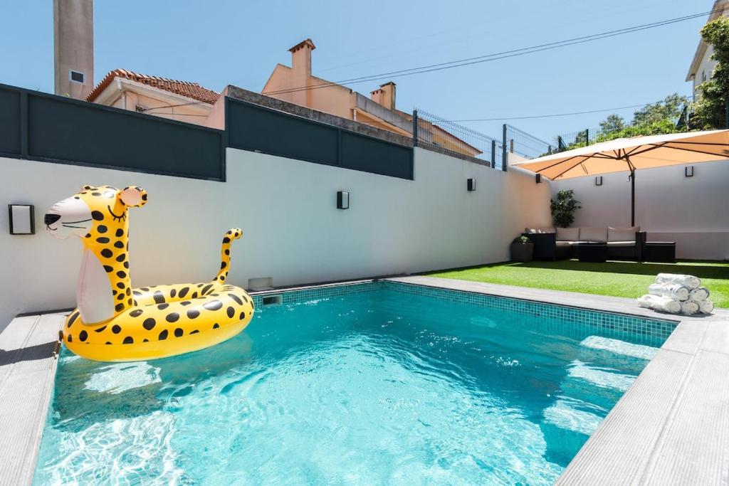 Luxury Villa with a pool in the city - No Parties Allowed - Villa