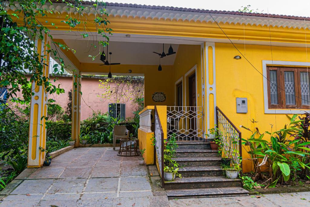 Mặt tiền/cổng chính của GOAROUND- Portuguese Villa at Anjuna Beach by Goaround Homes