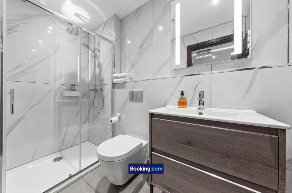 Koupelna v ubytování Stylish Studio Apt By Stay Smart Short Lets & Serviced Accommodation Woodstock With Free WiFi