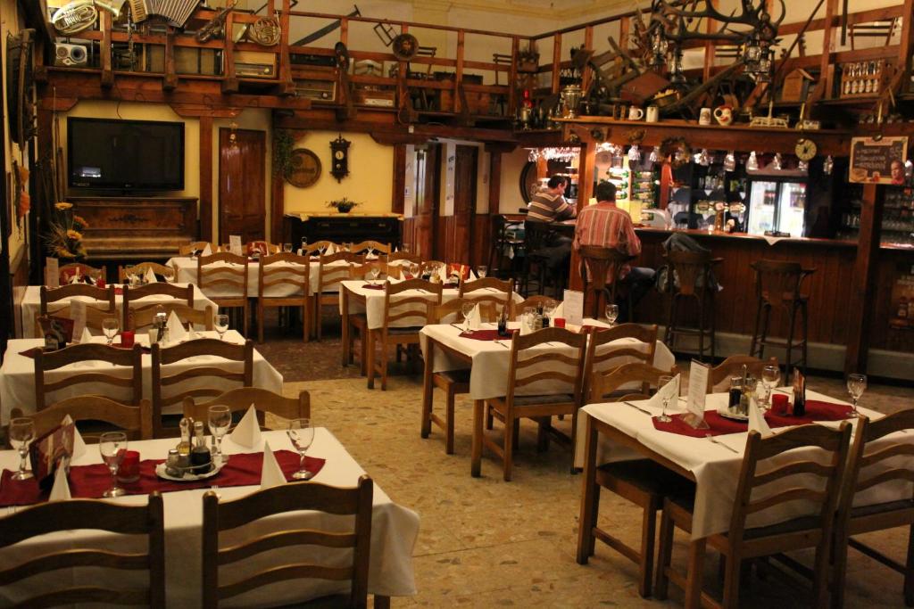 Lounge nebo bar v ubytování Hotel Max Šimek