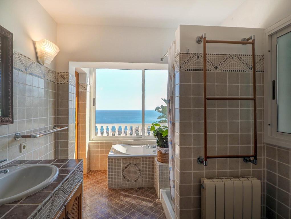 A bathroom at Zen Villa by Hello Homes Sitges