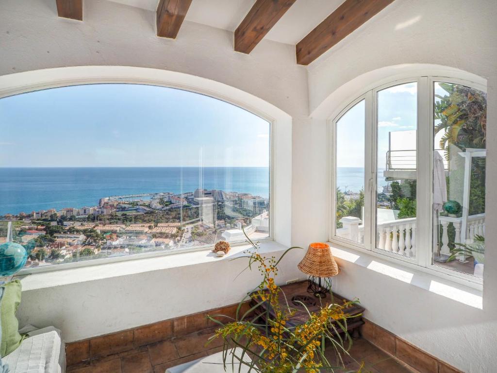 A general sea view or a sea view taken from A villát