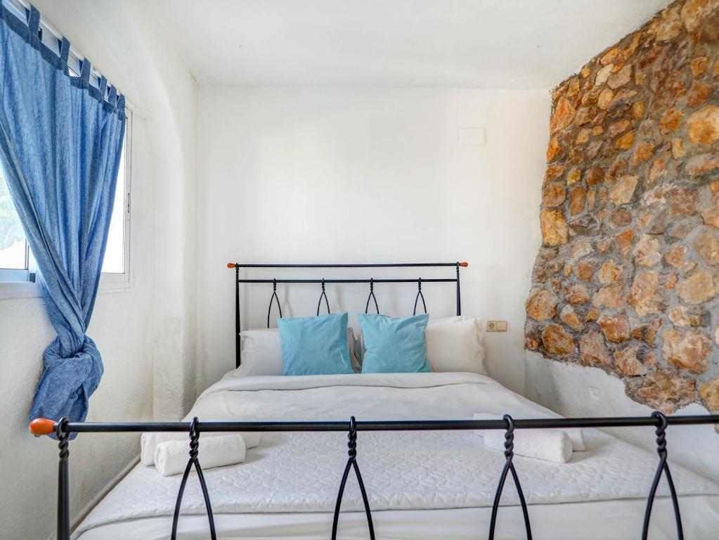 A bed or beds in a room at Zen Villa by Hello Homes Sitges