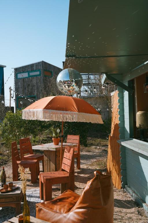 DE BUITENKANS unique cabins - urban camping