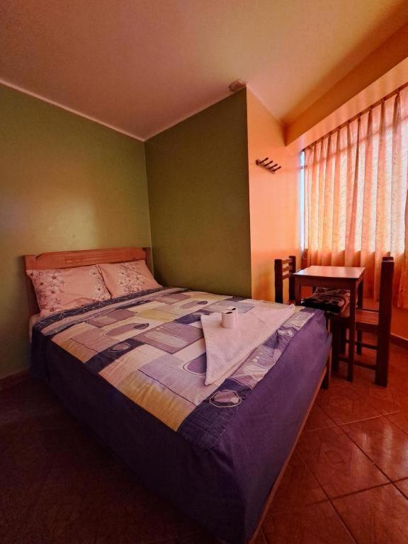 Postel nebo postele na pokoji v ubytování Hospedaje Leo