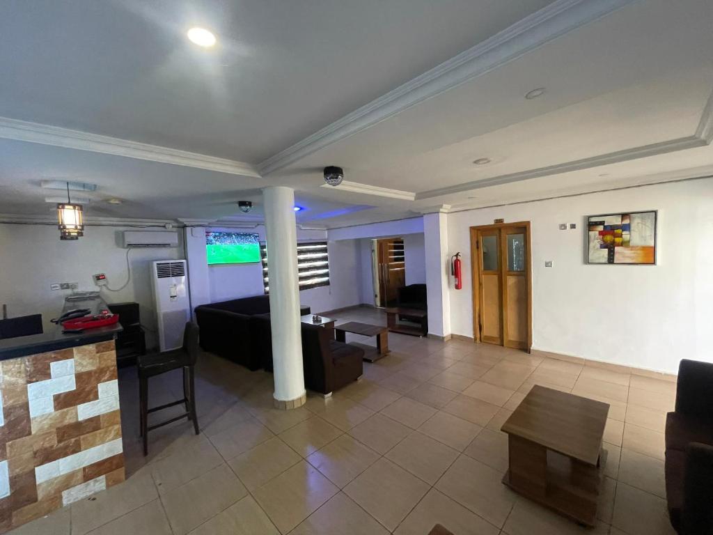 TV a/nebo společenská místnost v ubytování Presken Hotel (Reliance)