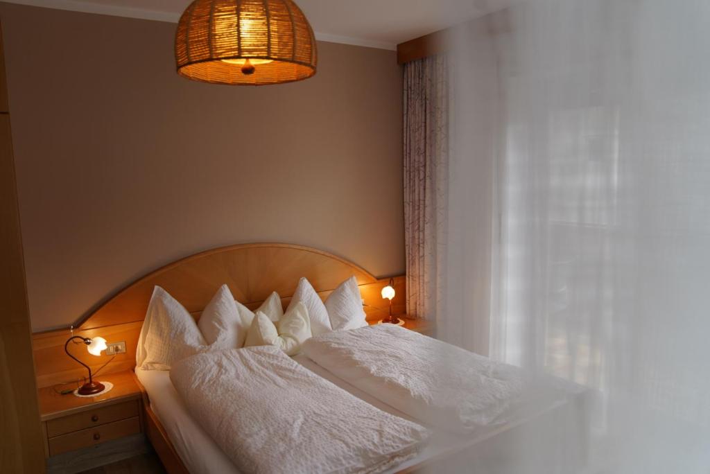 Postel nebo postele na pokoji v ubytování Appartements Residence Ganthaler