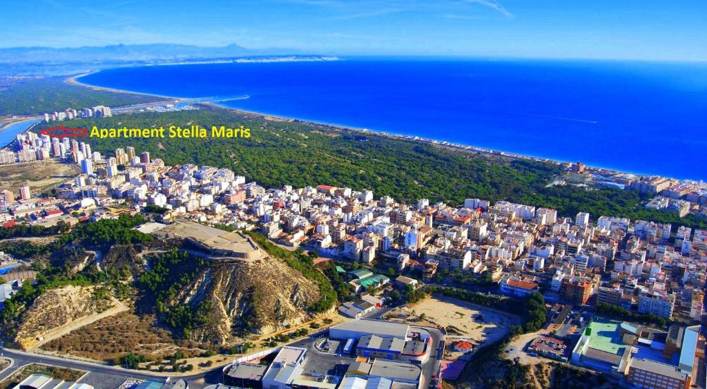 グアルダマル・デル・セグラにあるApartment Stella Marisの海辺の街並み
