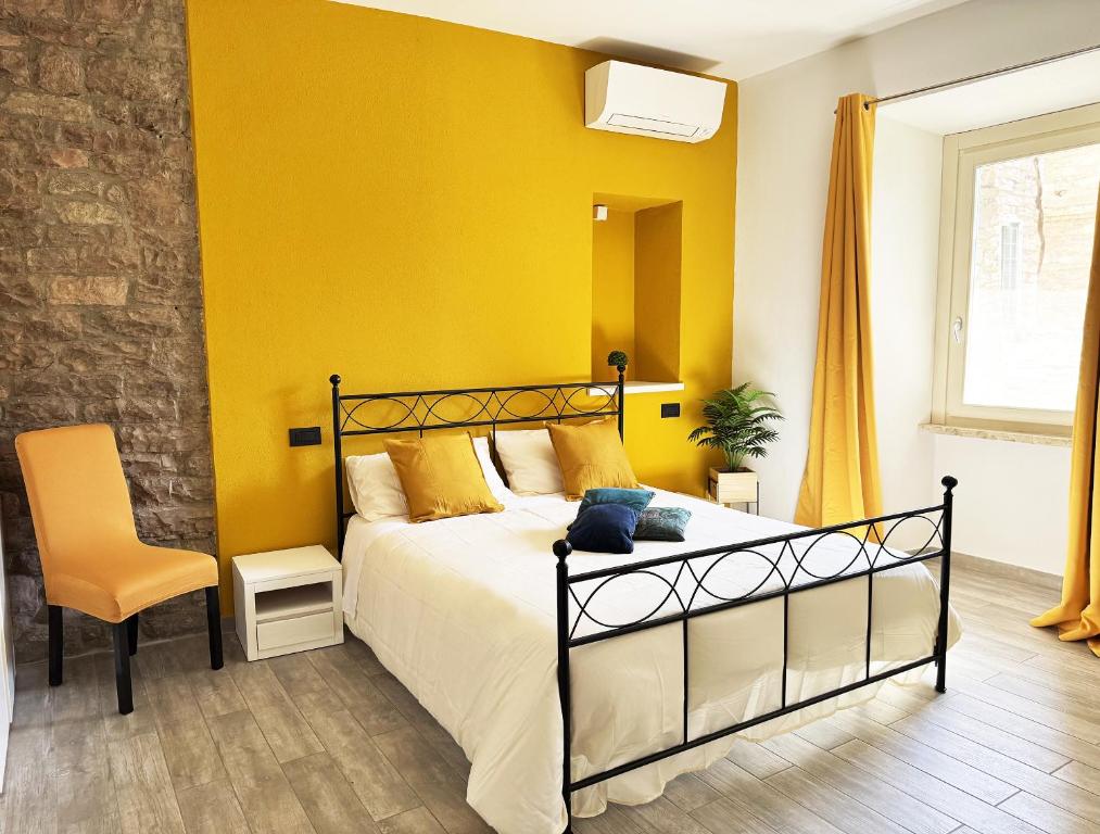 Postel nebo postele na pokoji v ubytování Il Cortile di Assisi