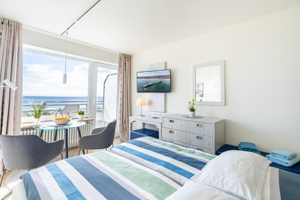 Voodi või voodid majutusasutuse Strandallee - Ferienapartments direkt am Strand von Haffkrug toas