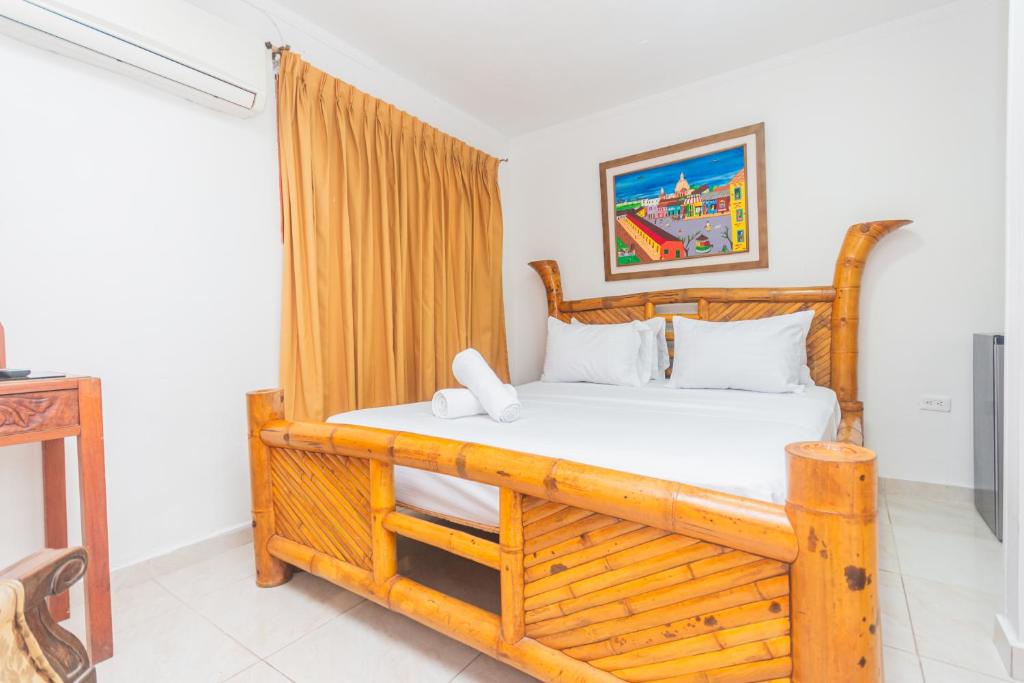 Postel nebo postele na pokoji v ubytování Hotel Baluarte Cartagena Boutique