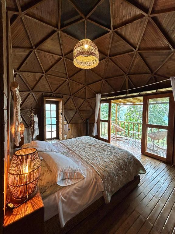 Postel nebo postele na pokoji v ubytování Tambo Eco Hotel