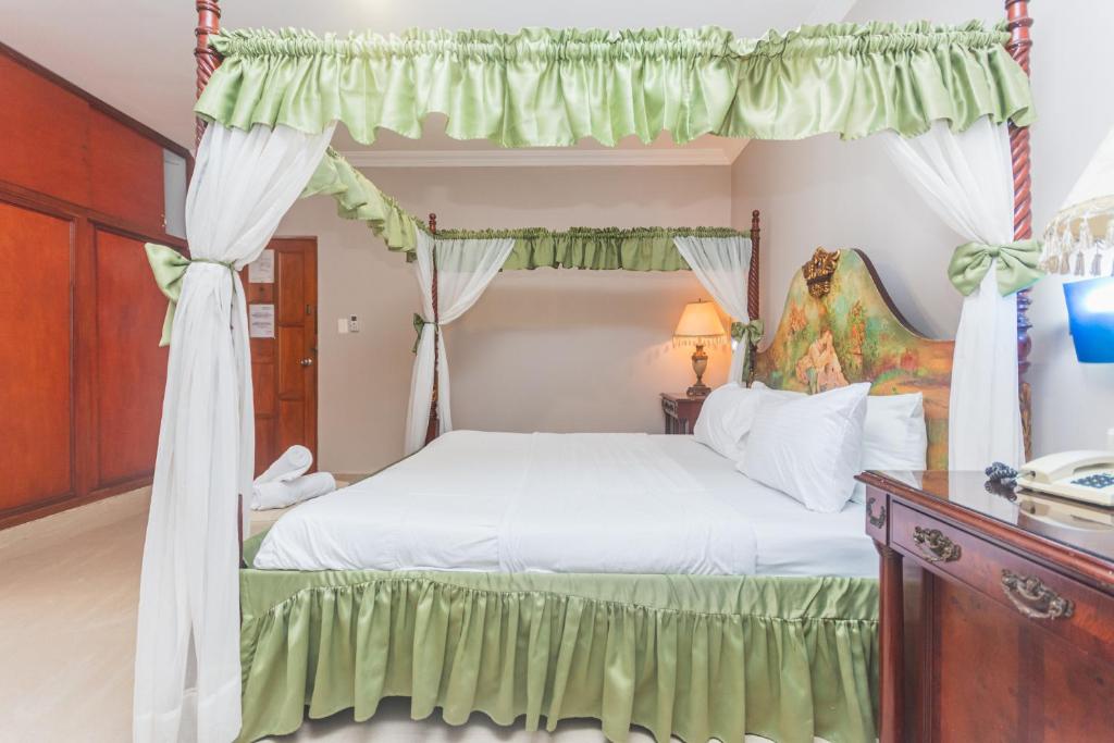 Postel nebo postele na pokoji v ubytování Hotel Baluarte Cartagena Boutique