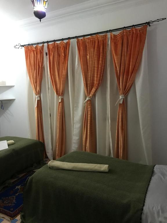 Vuode tai vuoteita majoituspaikassa Hôtel Riad Gnaoua