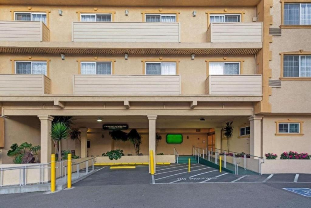 University Inn & Suites Berkeley photo