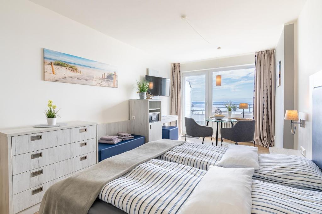 Voodi või voodid majutusasutuse Strandallee - Ferienapartments direkt am Strand von Haffkrug toas