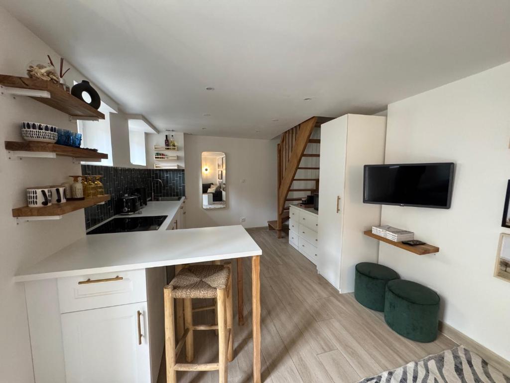 Kuchyň nebo kuchyňský kout v ubytování Charmante Maison avec Jardin Privé - PACY SUR EURE