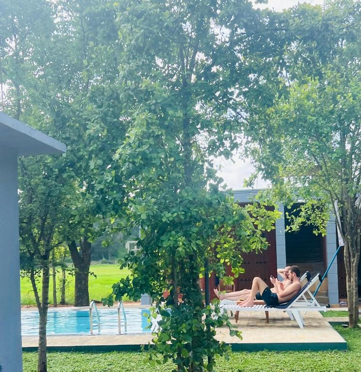 Bazén v ubytování Maapagala Resort Sigiriya nebo v jeho okolí