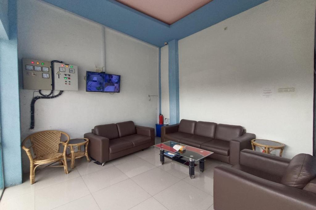 Posezení v ubytování OYO 92207 Hotel Koperasi