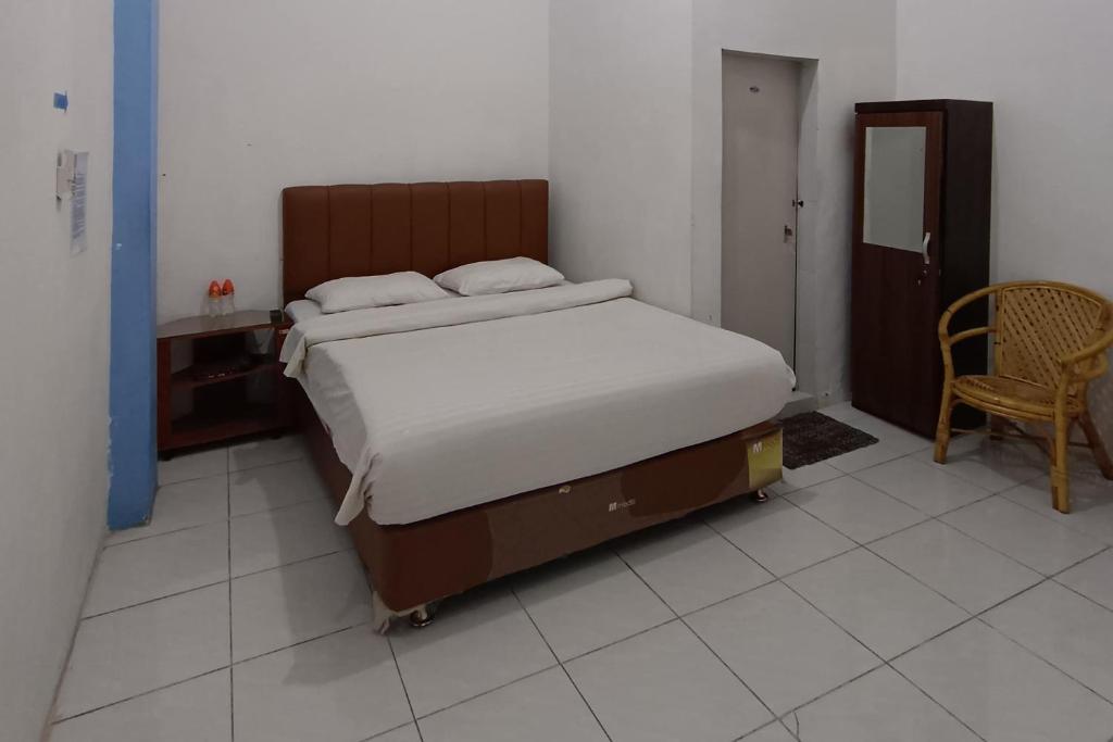 Postel nebo postele na pokoji v ubytování OYO 92207 Hotel Koperasi