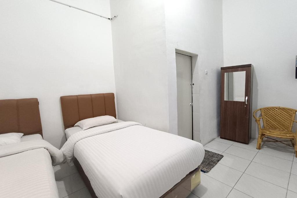 Postel nebo postele na pokoji v ubytování OYO 92207 Hotel Koperasi