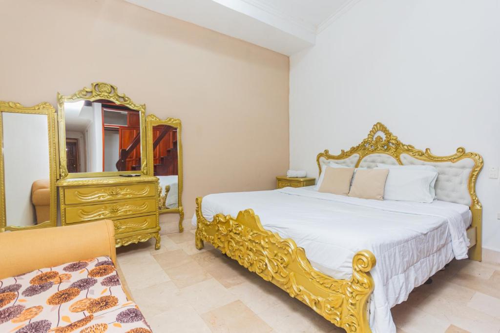 Postel nebo postele na pokoji v ubytování Hotel Baluarte Cartagena Boutique