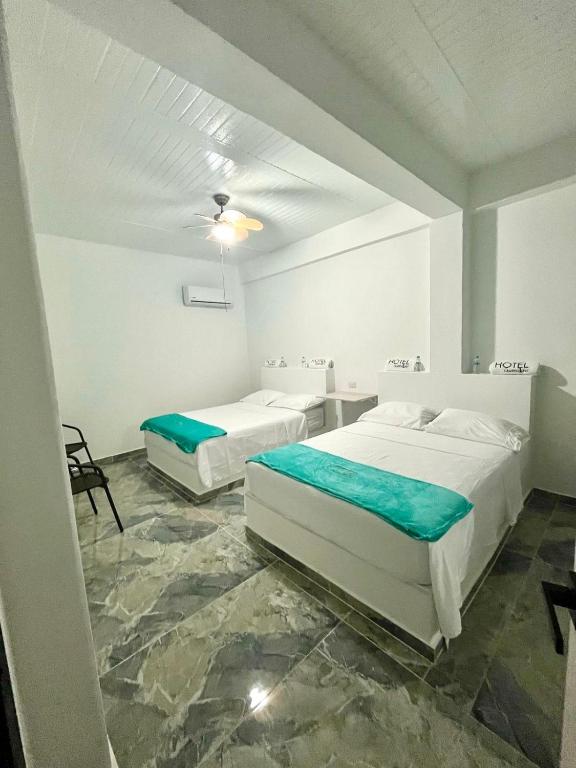 Postel nebo postele na pokoji v ubytování Hotel Guamaluno