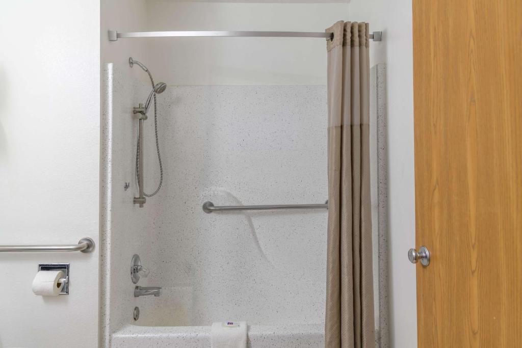 Motel 6-Sedalia, MO - 2 CAMAS QUEEN |  NO FUMAR