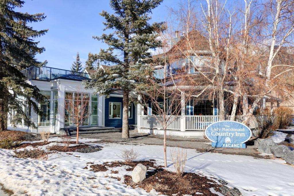 Lady MacDonald Country Inn - Resim 10