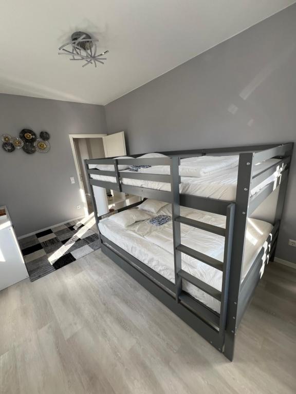 Postel nebo postele na pokoji v ubytování Renoviertes Appartment mit 2 Schlafzimmern