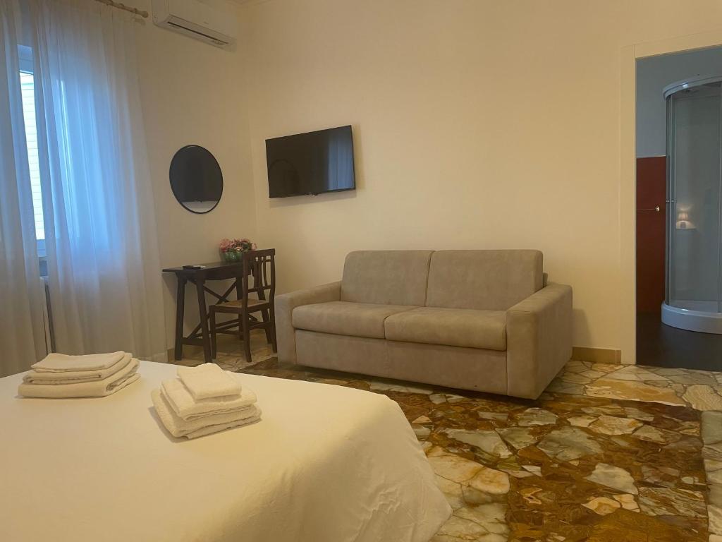 Il Giardino Di Flora con Piscina & Jacuzzi - 9